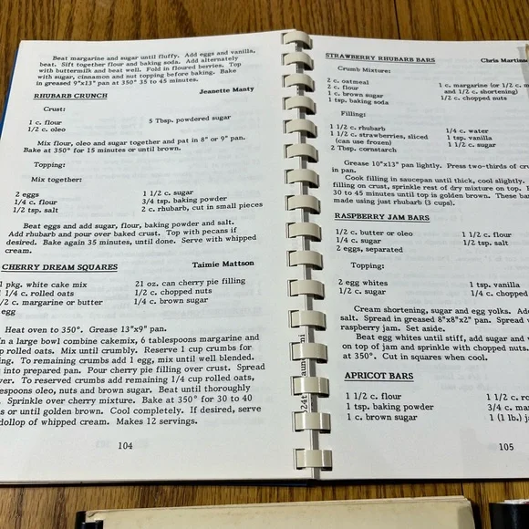 Recipe Book Collection - Blue, Red, Cream - Picture 4 of 5